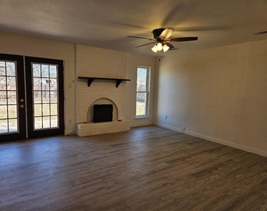 1511 W Mesa Park Dr - Photo Thumbnail 3