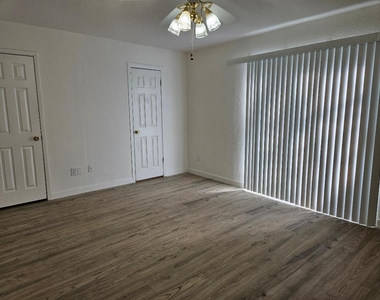 1511 W Mesa Park Dr - Photo Thumbnail 8
