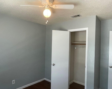 309 E Grady Dr - Photo Thumbnail 14