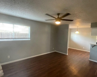 309 E Grady Dr - Photo Thumbnail 2