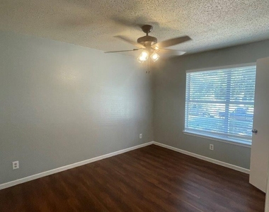 309 E Grady Dr - Photo Thumbnail 16