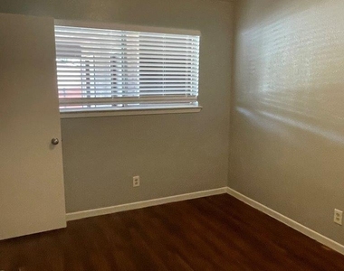 309 E Grady Dr - Photo Thumbnail 11