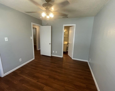 309 E Grady Dr - Photo Thumbnail 18