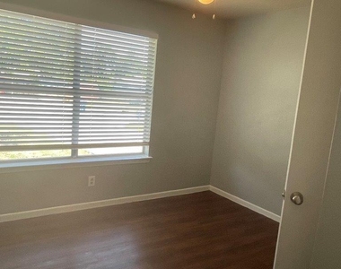 309 E Grady Dr - Photo Thumbnail 13