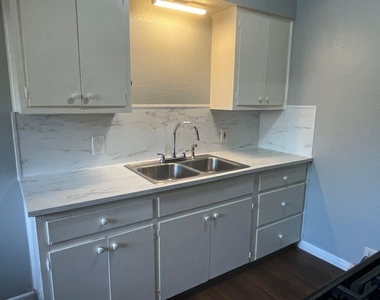 309 E Grady Dr - Photo Thumbnail 9
