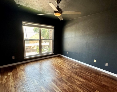 2018 W Rundberg Ln - Photo Thumbnail 12