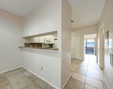 2901 San Jacinto Blvd - Photo Thumbnail 2