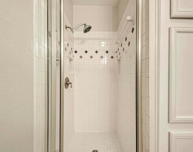 2901 San Jacinto Blvd - Photo Thumbnail 9