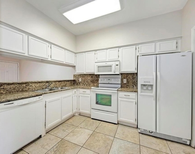 2901 San Jacinto Blvd - Photo Thumbnail 3