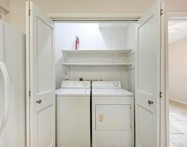 2901 San Jacinto Blvd - Photo Thumbnail 10