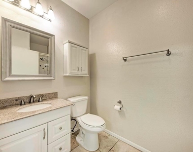 2901 San Jacinto Blvd - Photo Thumbnail 8