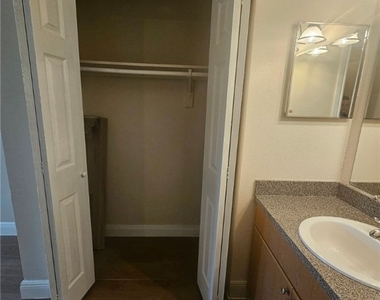 2905 Winkler Avenue - Photo Thumbnail 16
