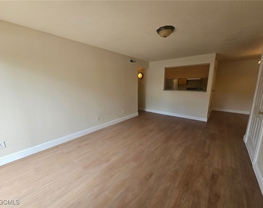 2905 Winkler Avenue - Photo Thumbnail 4