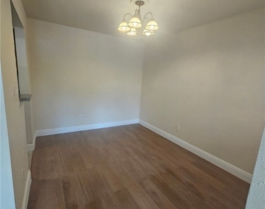 2905 Winkler Avenue - Photo Thumbnail 6