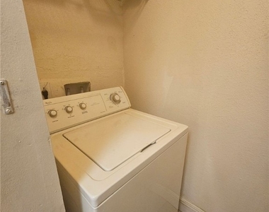 2905 Winkler Avenue - Photo Thumbnail 20