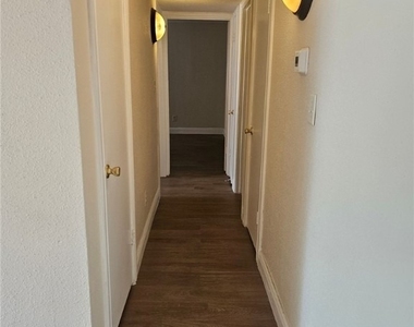 2905 Winkler Avenue - Photo Thumbnail 8