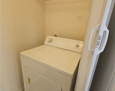2905 Winkler Avenue - Photo Thumbnail 21