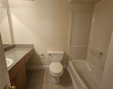 2905 Winkler Avenue - Photo Thumbnail 12