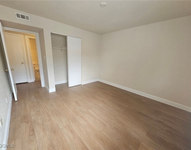 2905 Winkler Avenue - Photo Thumbnail 11