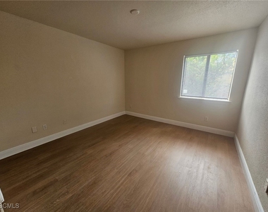 2905 Winkler Avenue - Photo Thumbnail 10
