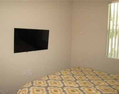10702 Cetrella Drive - Photo Thumbnail 11