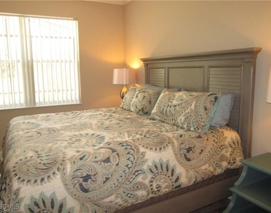 10702 Cetrella Drive - Photo Thumbnail 7