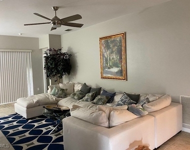 10074 Oakhurst Way - Photo Thumbnail 3