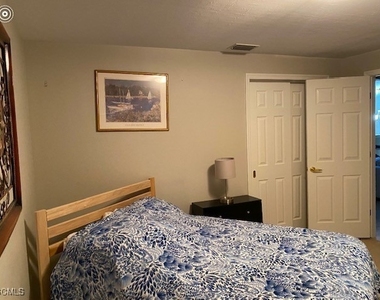 10074 Oakhurst Way - Photo Thumbnail 9