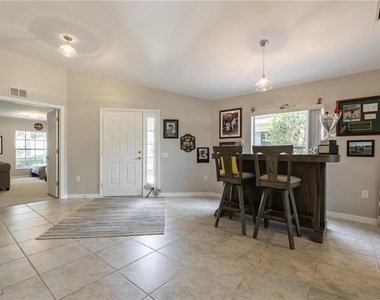 10074 Oakhurst Way - Photo Thumbnail 4