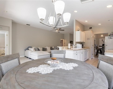 10074 Oakhurst Way - Photo Thumbnail 5