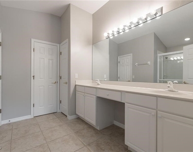 10074 Oakhurst Way - Photo Thumbnail 12