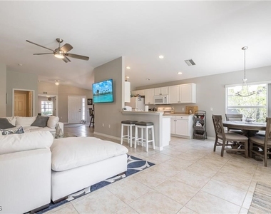 10074 Oakhurst Way - Photo Thumbnail 2