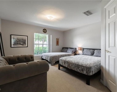 10074 Oakhurst Way - Photo Thumbnail 11
