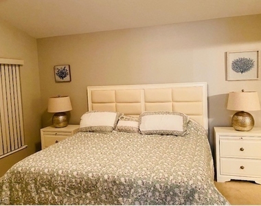 10074 Oakhurst Way - Photo Thumbnail 7