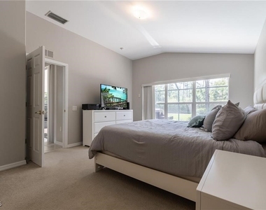 10074 Oakhurst Way - Photo Thumbnail 8
