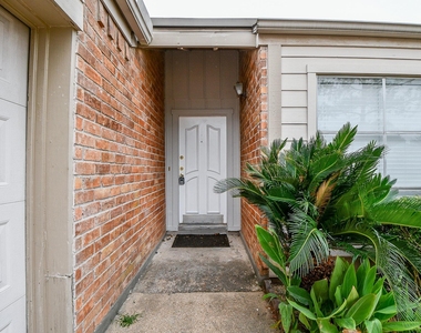11411 Pepperdine Lane - Photo Thumbnail 3