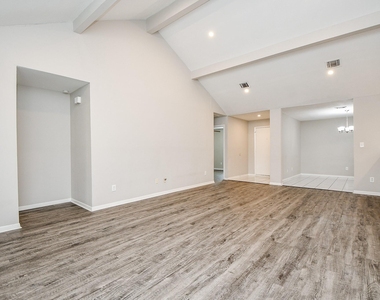 11411 Pepperdine Lane - Photo Thumbnail 7