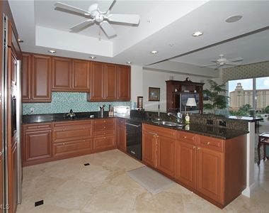 8787 Bay Colony Drive - Photo Thumbnail 5