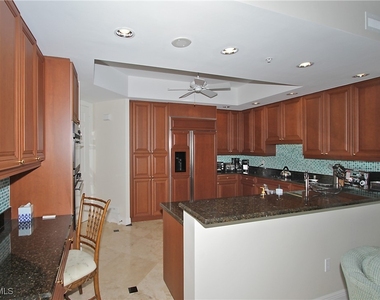 8787 Bay Colony Drive - Photo Thumbnail 4