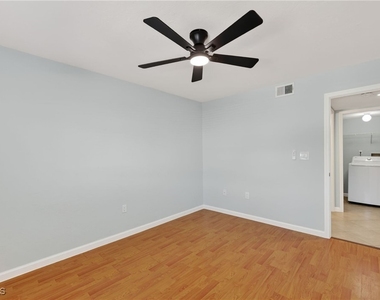 144 Cypress Way E - Photo Thumbnail 12