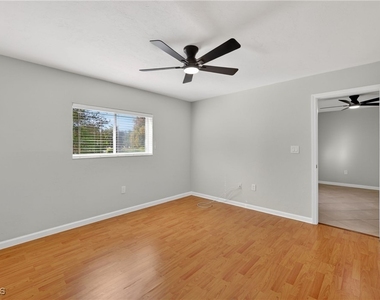 144 Cypress Way E - Photo Thumbnail 18