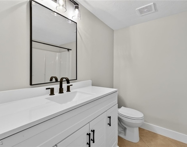 144 Cypress Way E - Photo Thumbnail 15