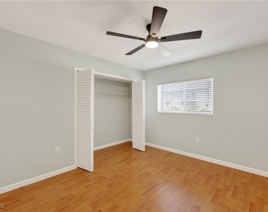 144 Cypress Way E - Photo Thumbnail 14