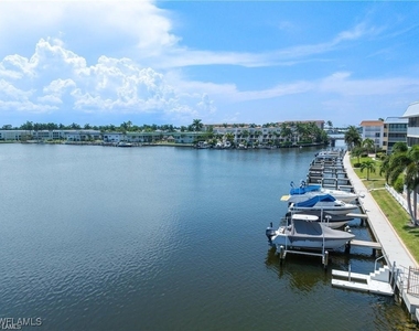 3070 Gulf Shore Boulevard N - Photo Thumbnail 2