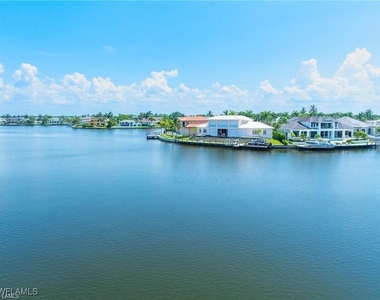 3070 Gulf Shore Boulevard N - Photo Thumbnail 4