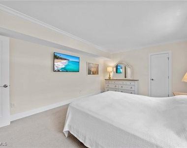 3070 Gulf Shore Boulevard N - Photo Thumbnail 15