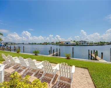 3070 Gulf Shore Boulevard N - Photo Thumbnail 9