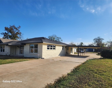 702 Mcdaniel Street - Photo Thumbnail 9