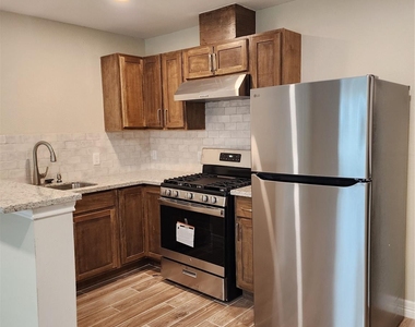 702 Mcdaniel Street - Photo Thumbnail 5