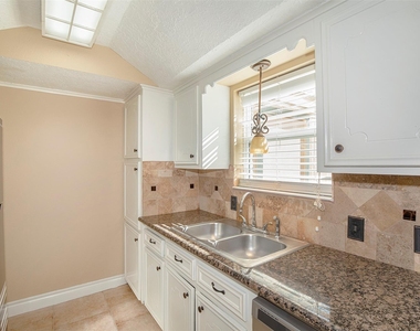 431 Sunset Drive - Photo Thumbnail 4